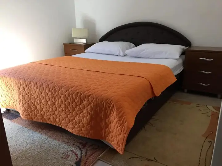Петровац: Apartments Ivan