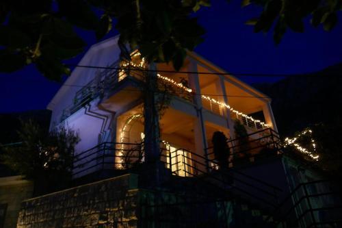 Рисан: EcoHouse Risan Studio