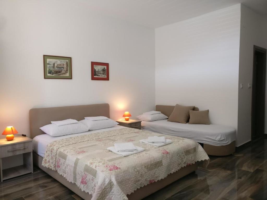 Петровац: Apartmani Agape