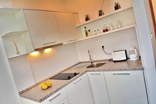 Тиват: Dimitris Apartments