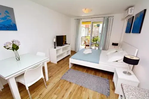 Тиват: Dimitris Apartments