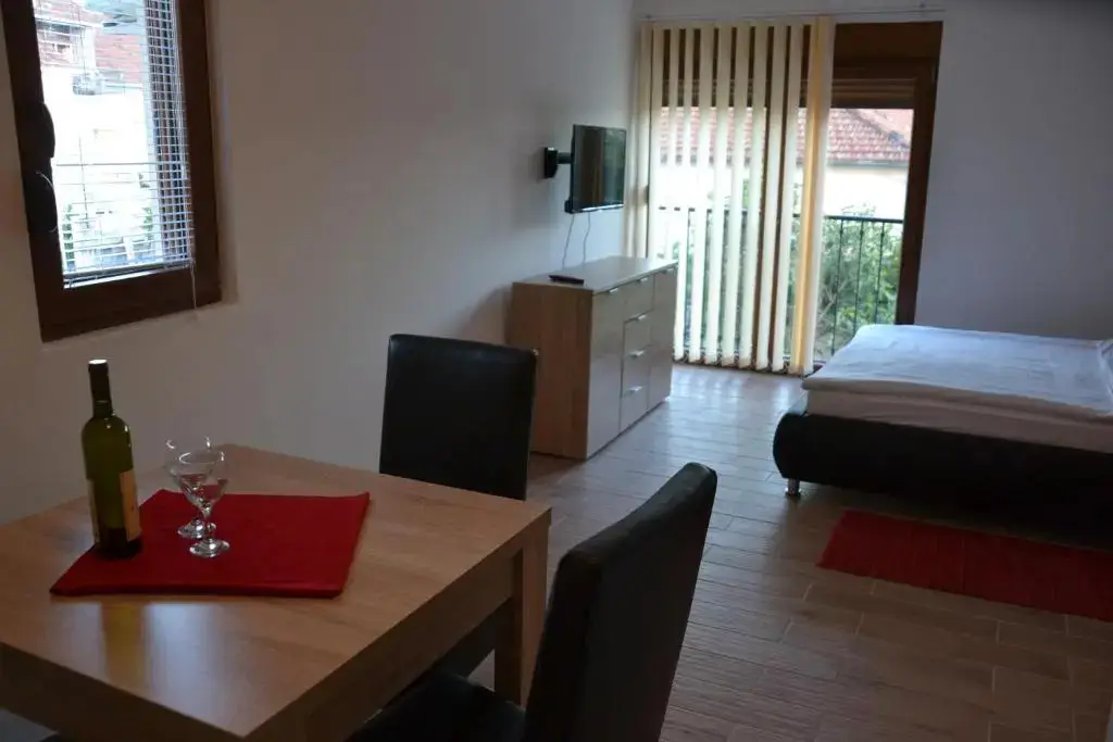 Тиват: Apartments Porat