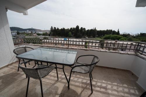 Бар: Vila Monegro