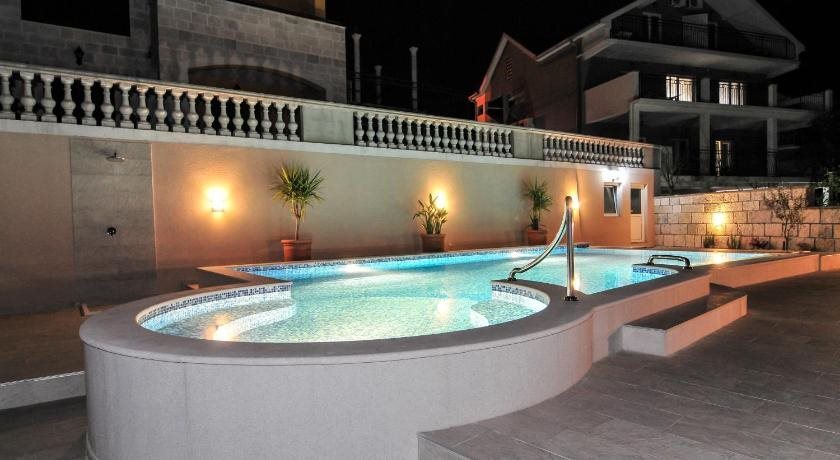 Тиват: Pontus Luxury Apartments