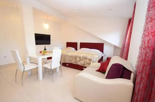 Доброта: Tajami Apartments