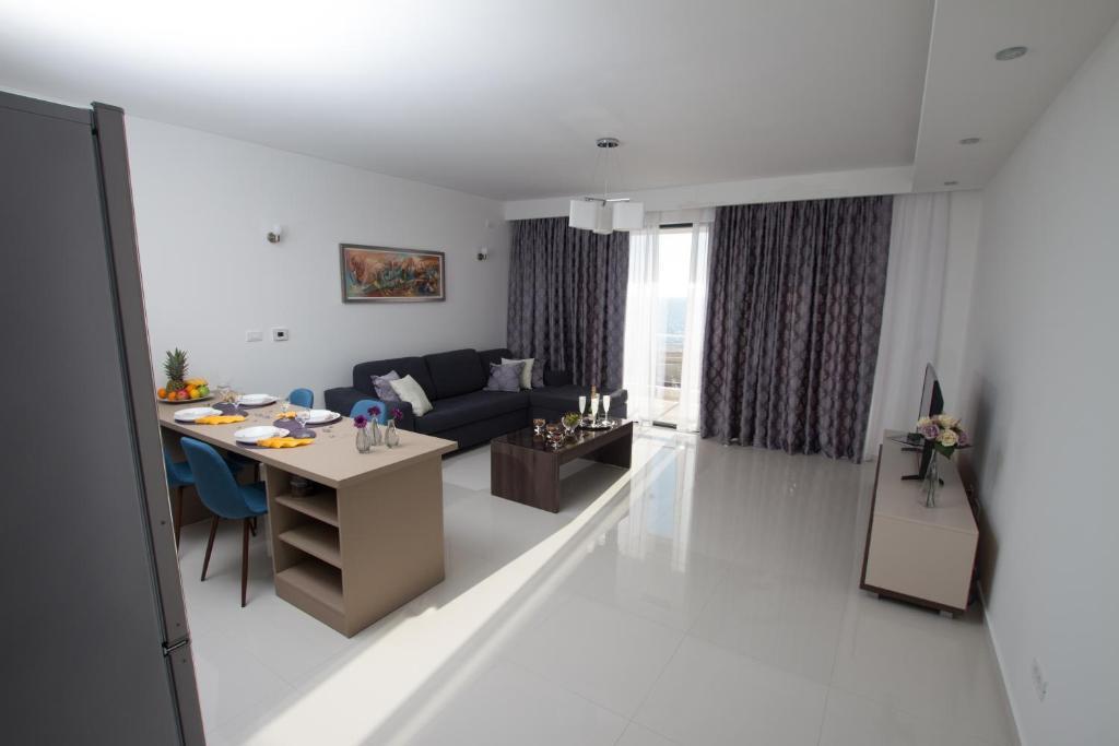 Бусат: Apartment Ema Star