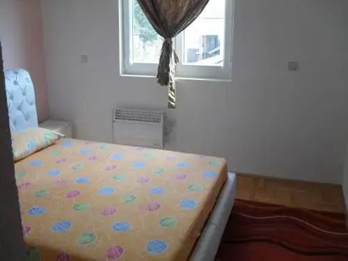 Тиват: Apartment Peka