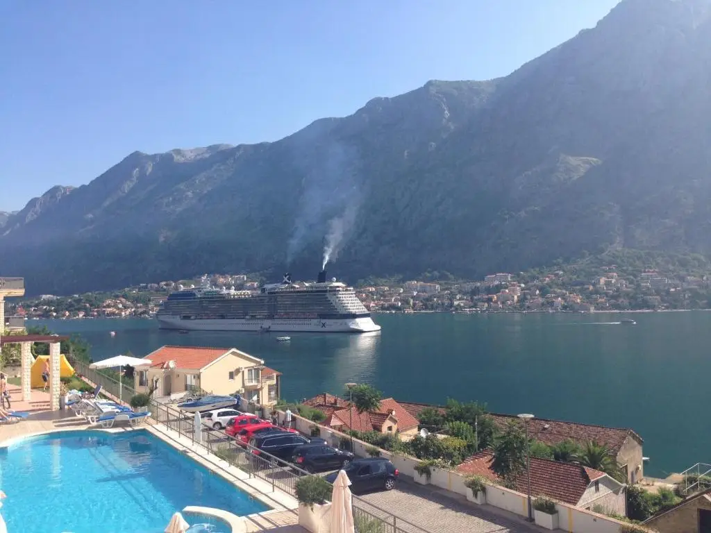 Доброта: Apartment Fjord Waterfront
