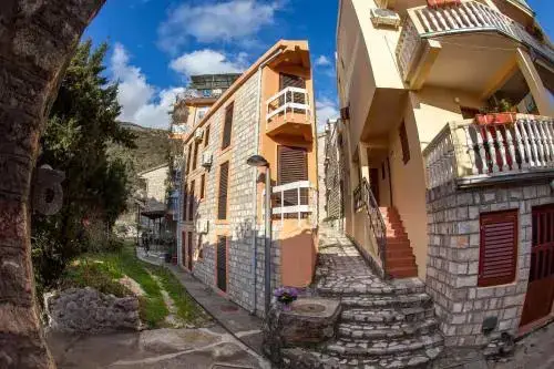Будва: Guest House Slavuj