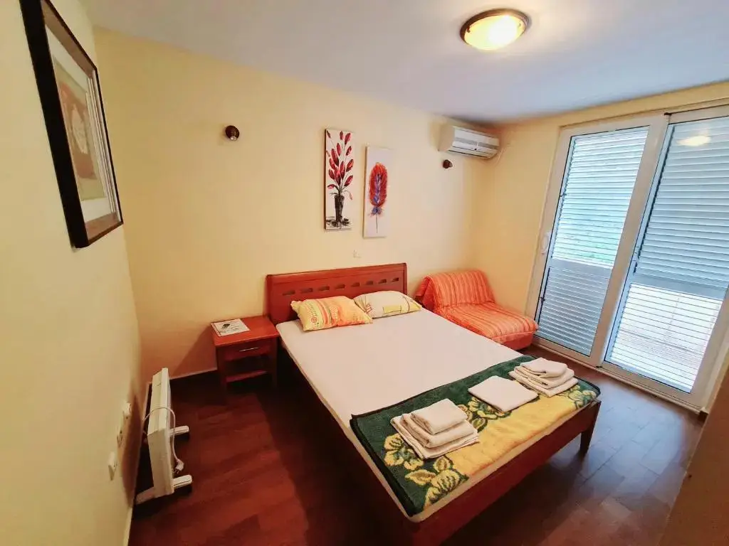 Свети-Стефан: Apartment Stefan