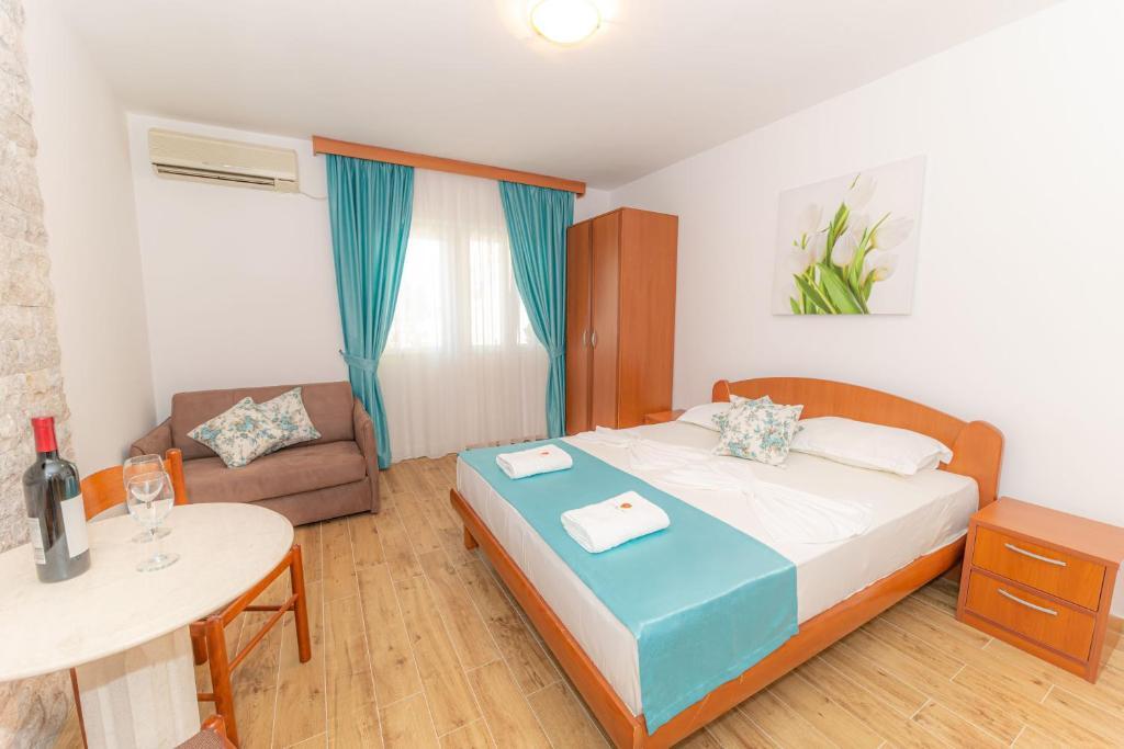 Петровац: Guest House S-Lux