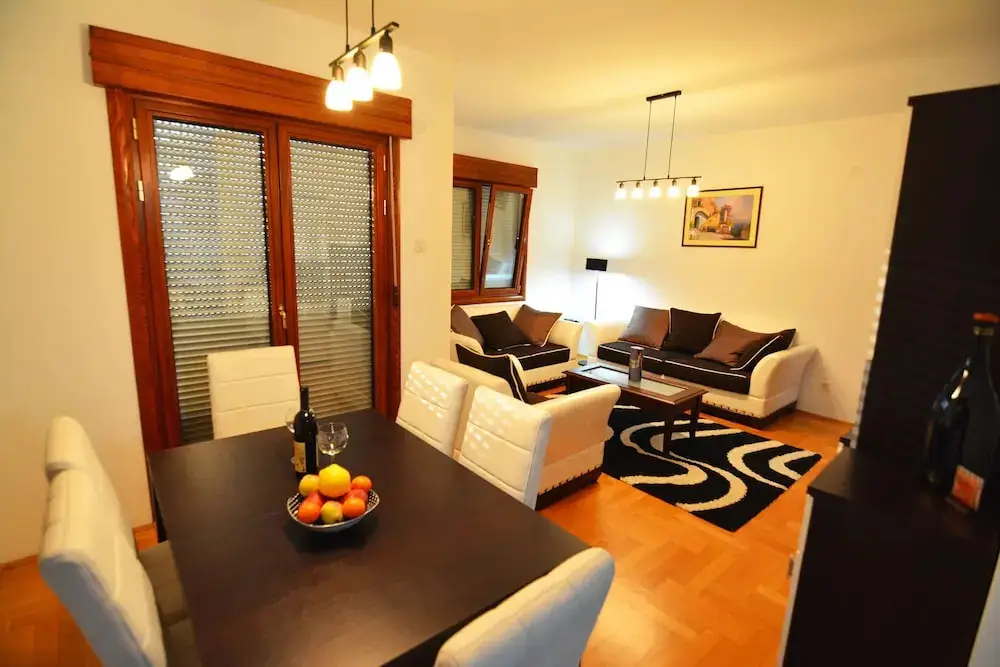 Тиват: Hana Apartment