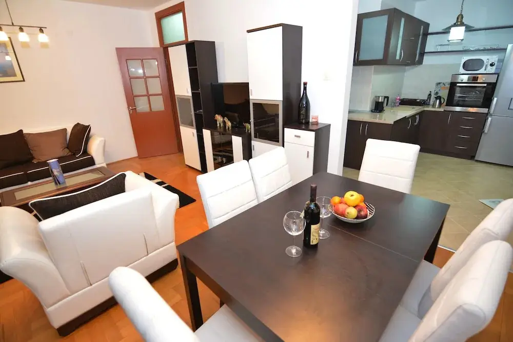 Тиват: Hana Apartment