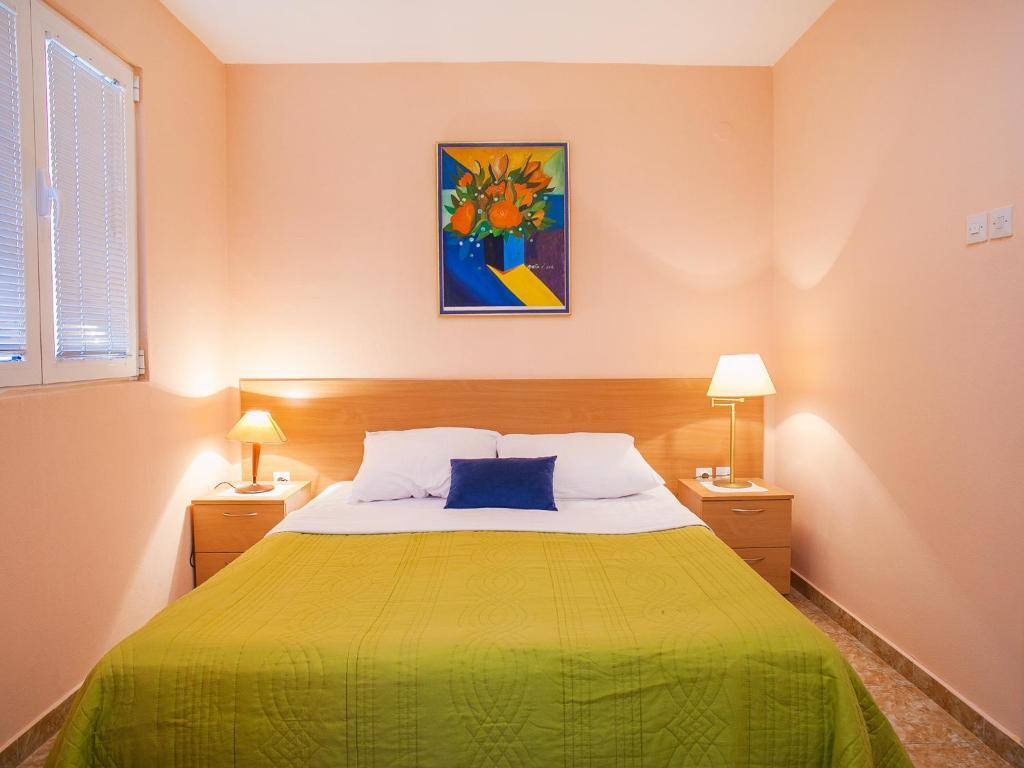 Петровац: Apartments M&M