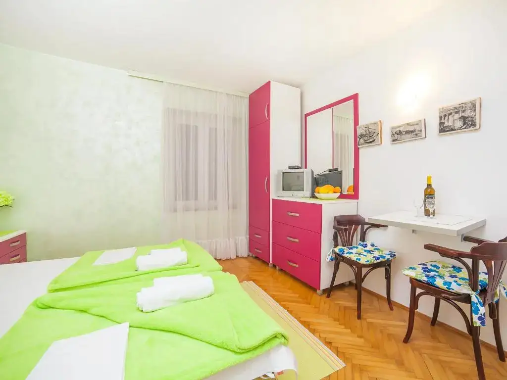 Петровац: Apartments Adria