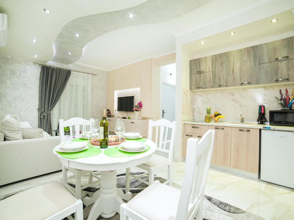 Доброта: Apartment Lampion