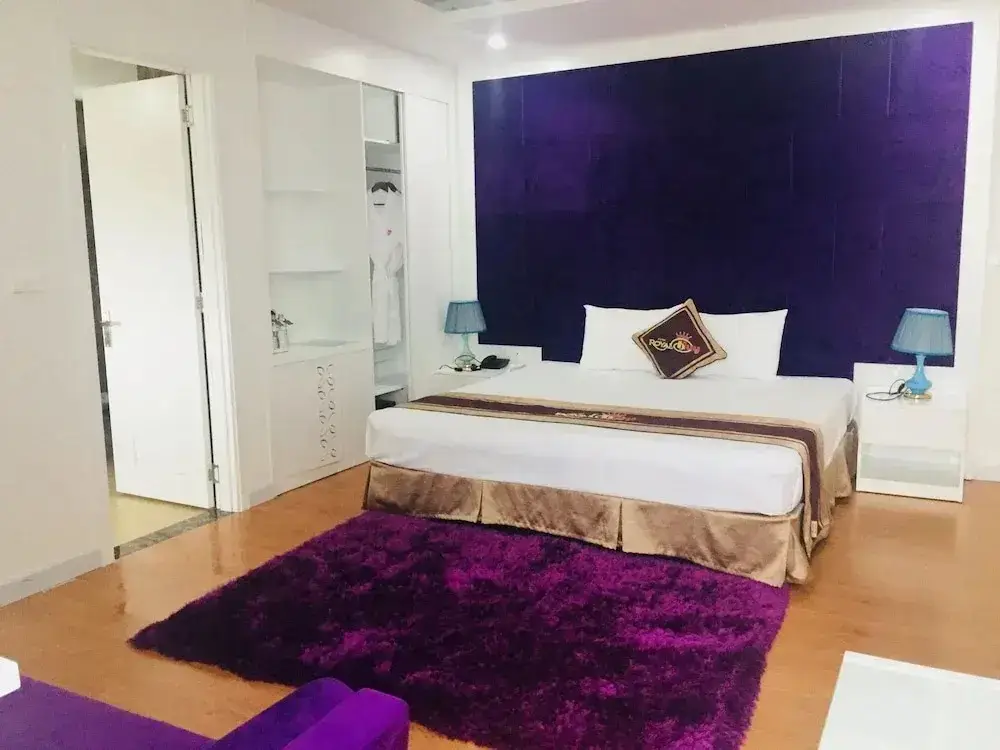 Там-Дао: Royal Huy Tam Dao