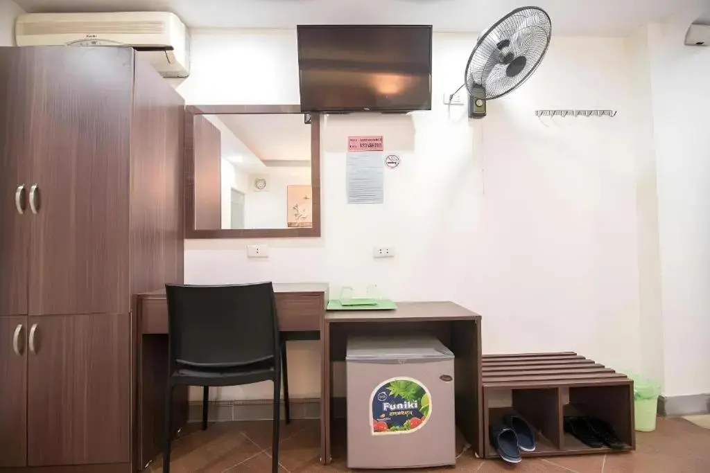 Ханой: RedDoorz near Le Van Luong Street