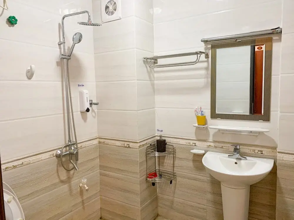 Ван Дон: Ngoc Anh Hotel