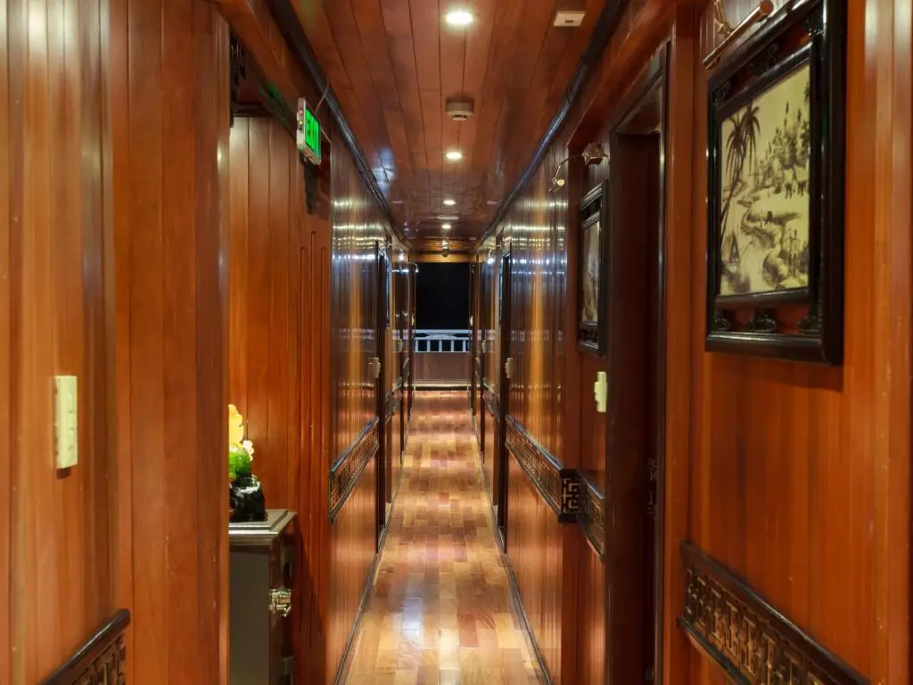 Халонг: Viola Cruise Halong Bay