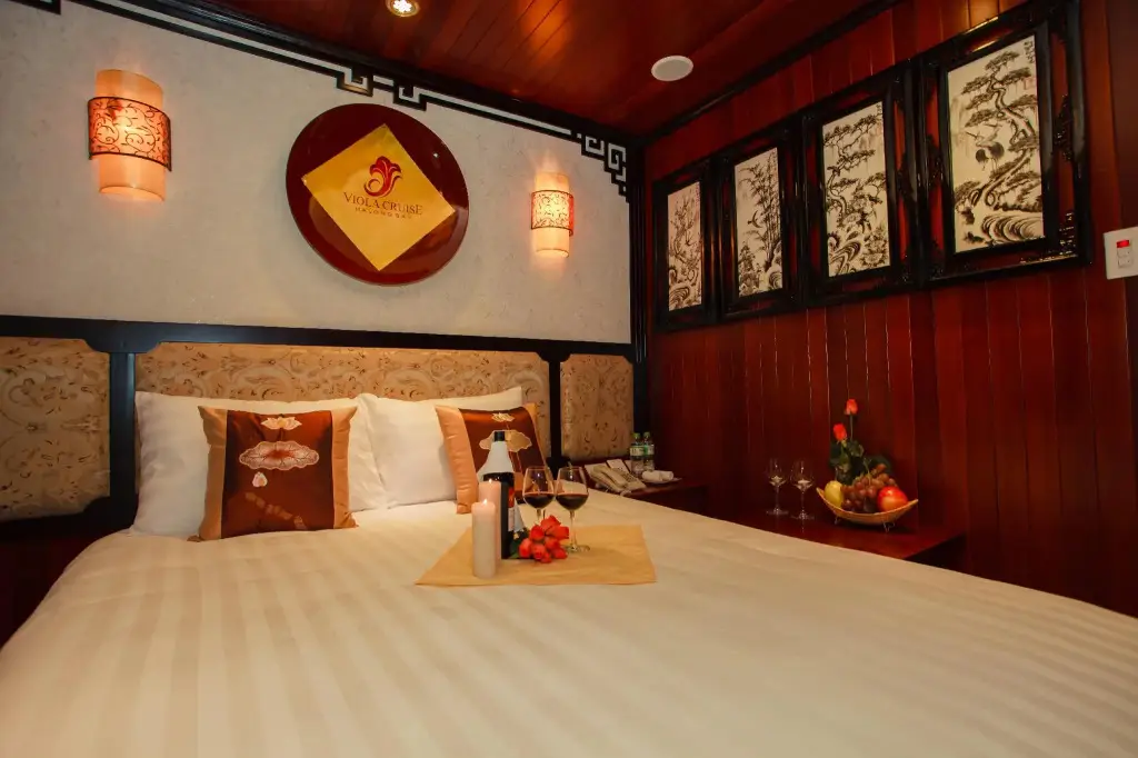 Халонг: Viola Cruise Halong Bay