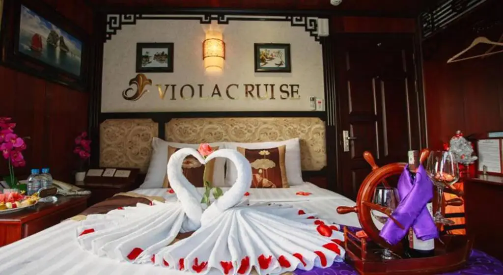 Халонг: Viola Cruise Halong Bay