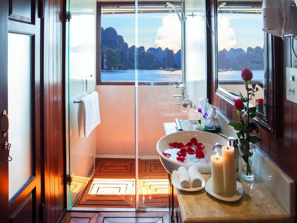 Халонг: Viola Cruise Halong Bay