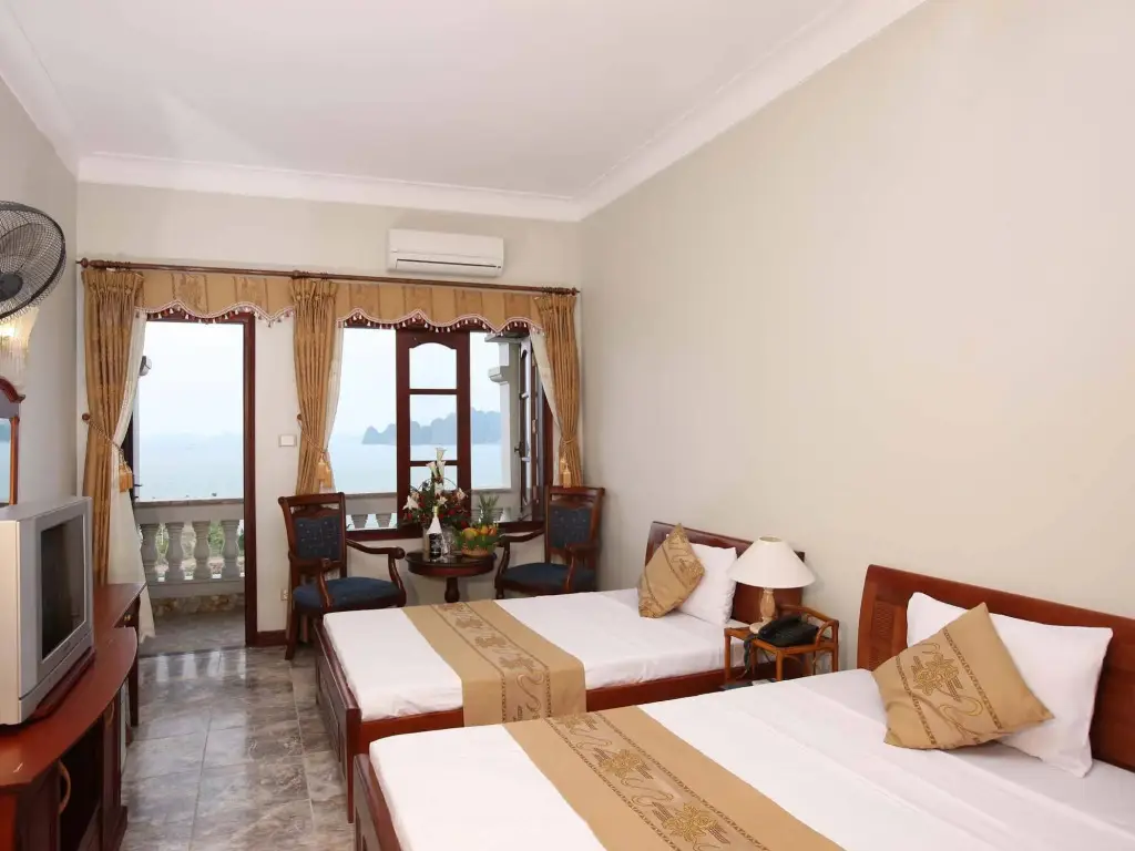 Халонг: Hoa Binh Ha Long Hotel