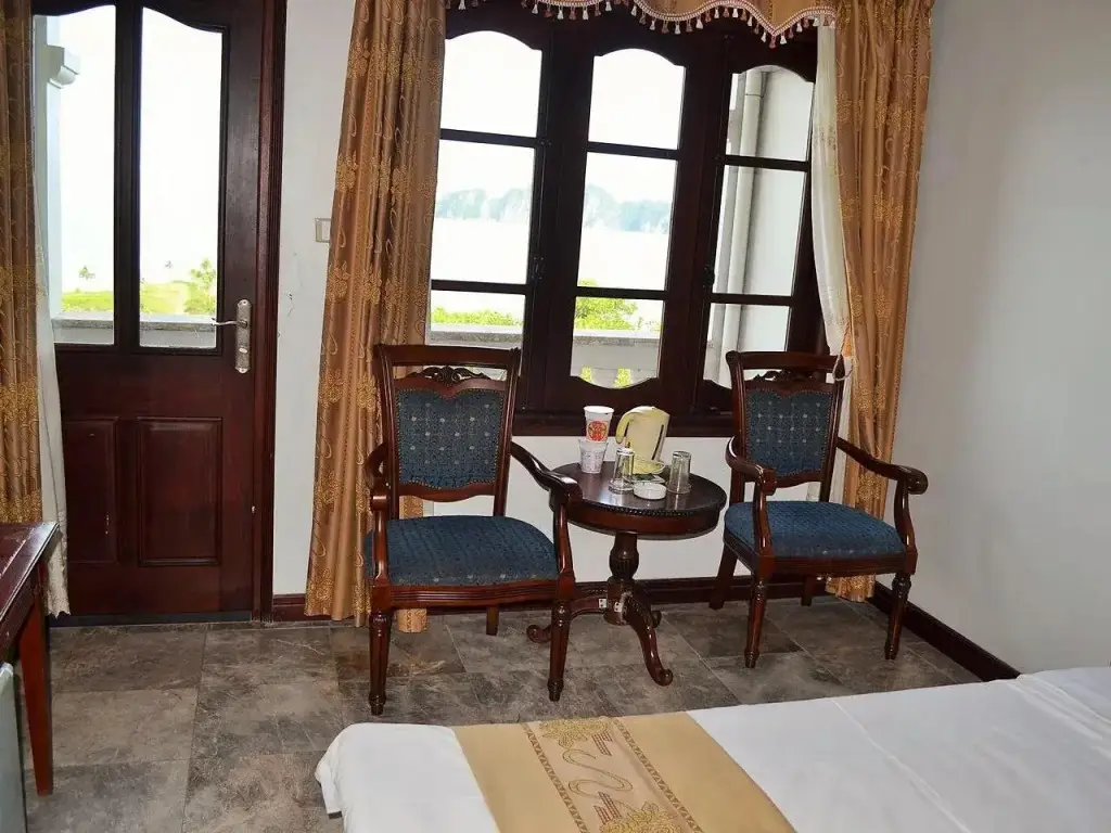 Халонг: Hoa Binh Ha Long Hotel