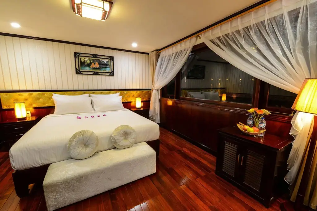 Халонг: Halong Silversea Cruise