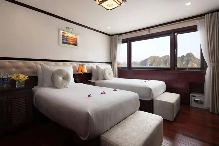 Халонг: Halong Silversea Cruise