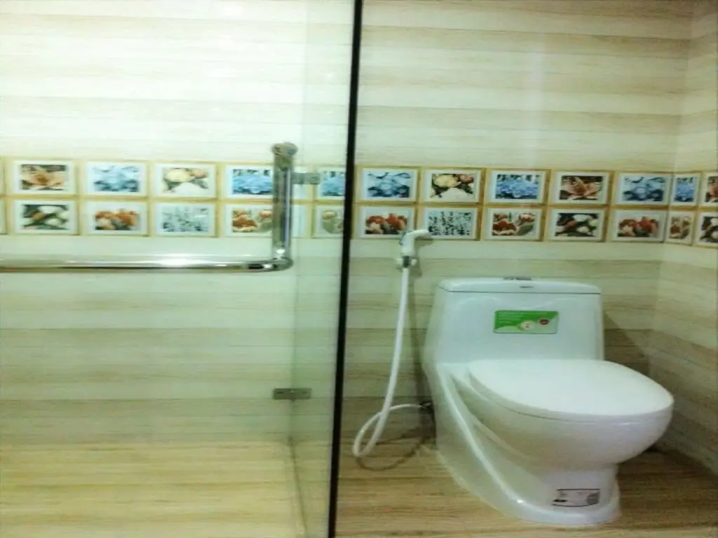 Винь: Victory Hotel