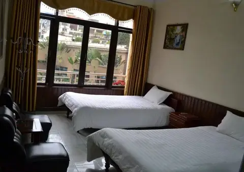 Thuy Linh Hotel Halong — фото 1