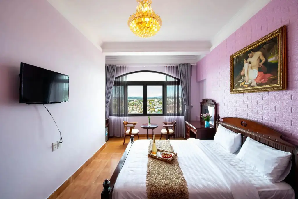 Далат: Le Petit Paris Hotel Dalat