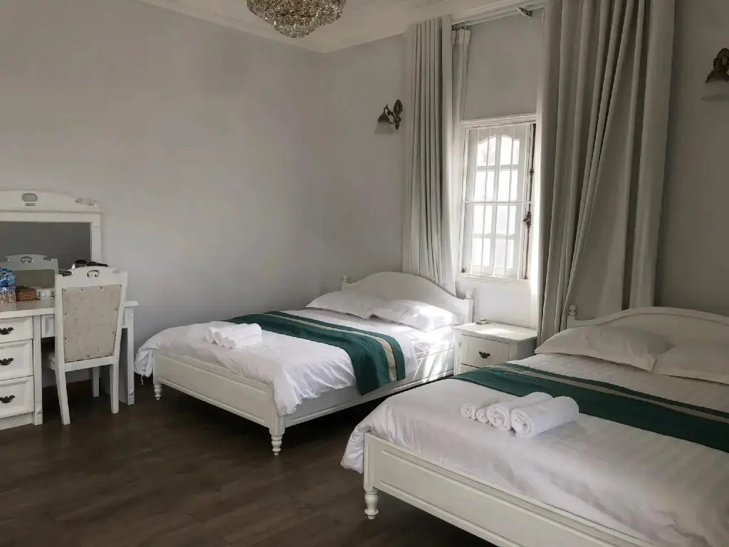 Далат: Le Petit Paris Hotel Dalat