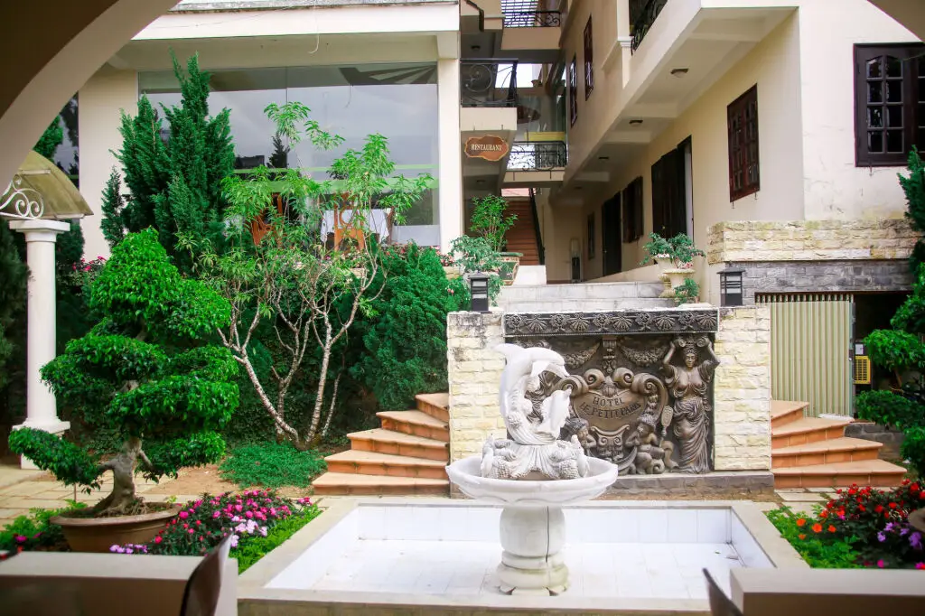 Далат: Le Petit Paris Hotel Dalat