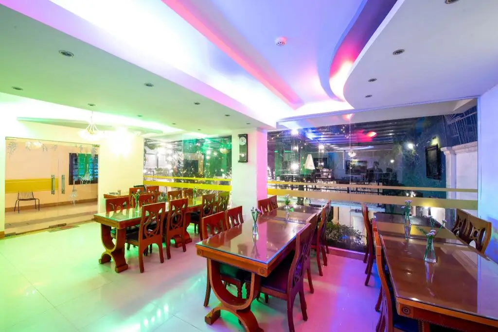 Далат: Le Petit Paris Hotel Dalat