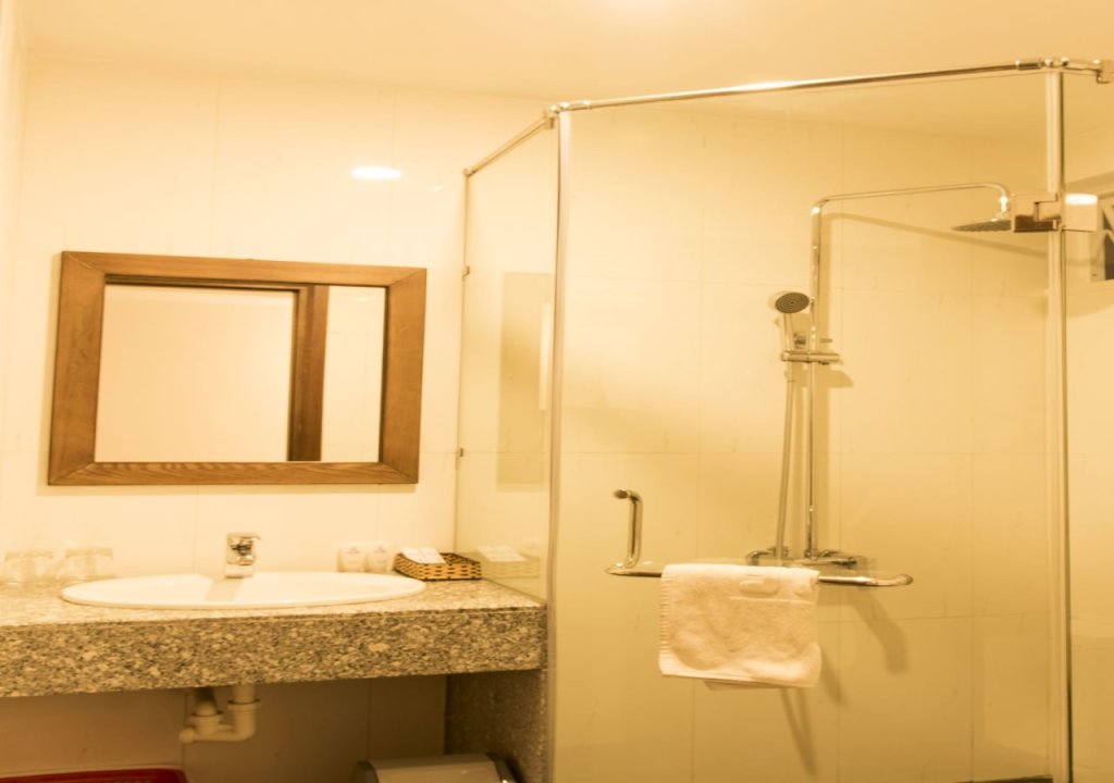 Дананг: ELC Beach Hotel