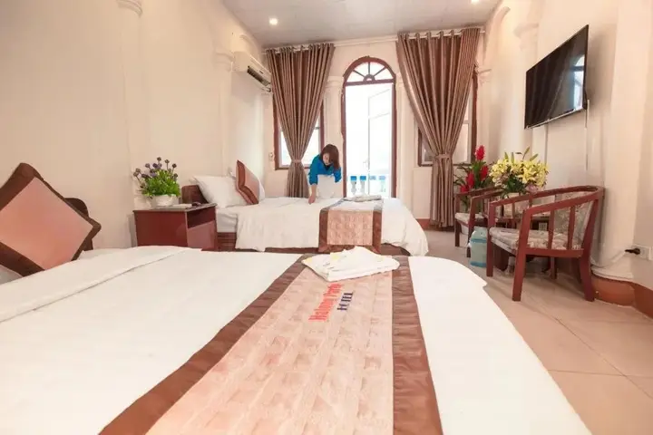 Халонг: Halong Party Hotel
