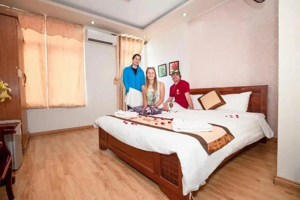 Халонг: Halong Party Hotel