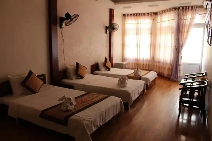 Халонг: Halong Party Hotel