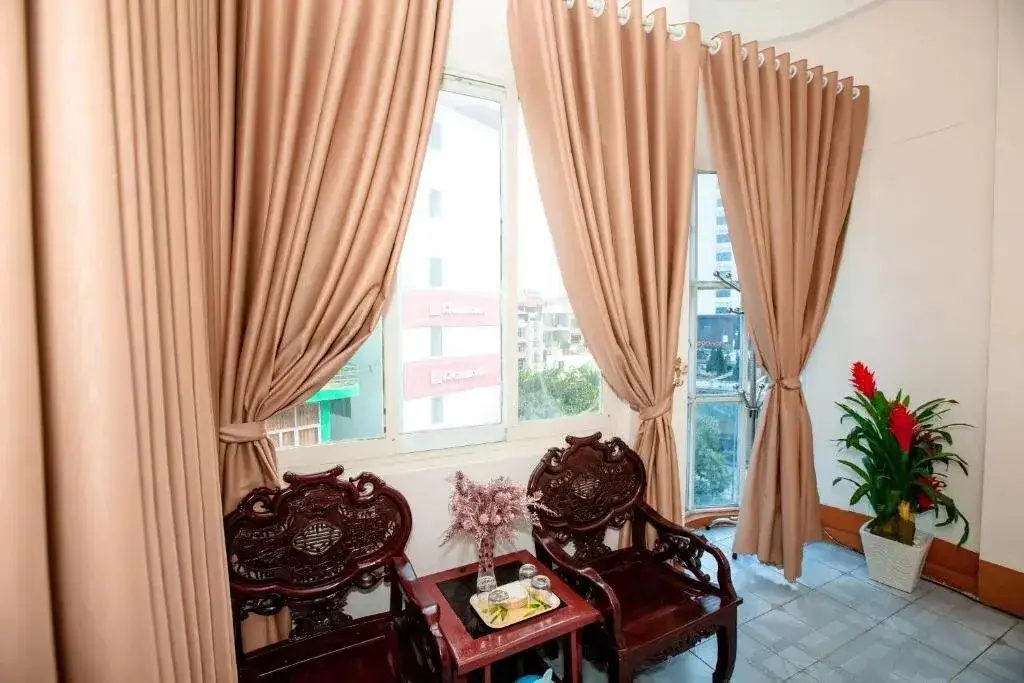 Халонг: Halong Party Hotel