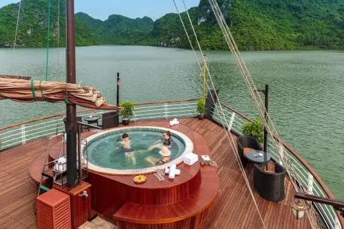 Пляж Tung Thu: Orchid Ha Long Cruise