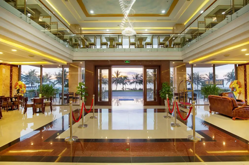 Дананг: Serene Beach Hotel Danang