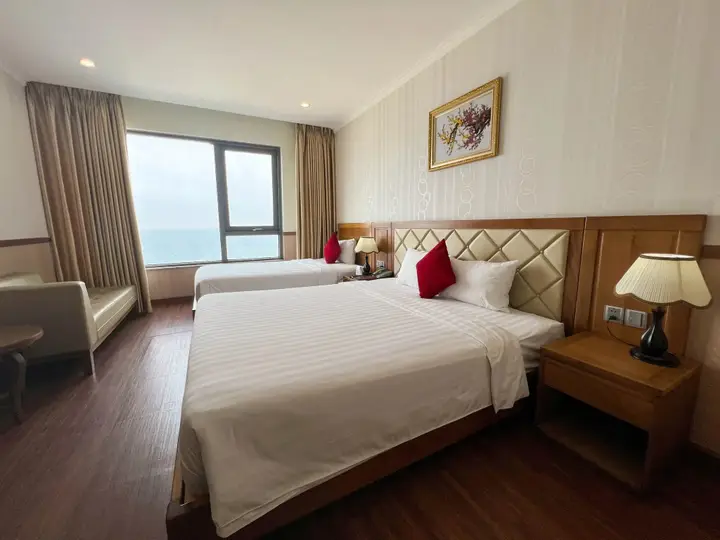 Дананг: Serene Beach Hotel Danang