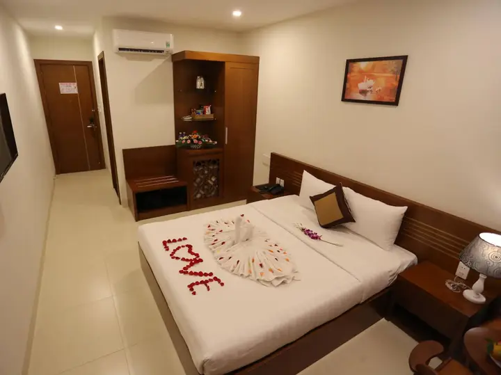 Дананг: Golden Light Hotel