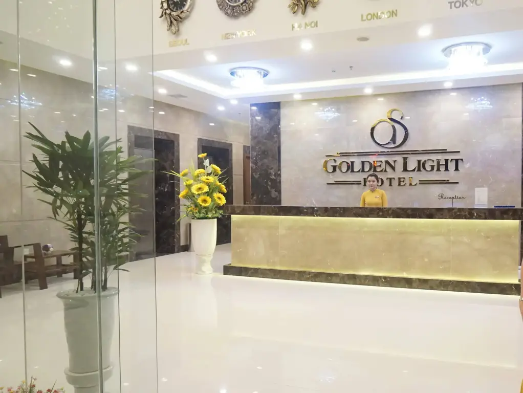 Дананг: Golden Light Hotel