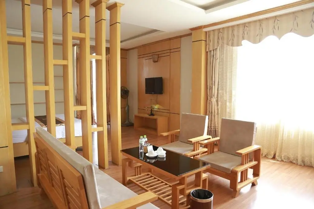 Хаулок: Central Phu Hung Hotel