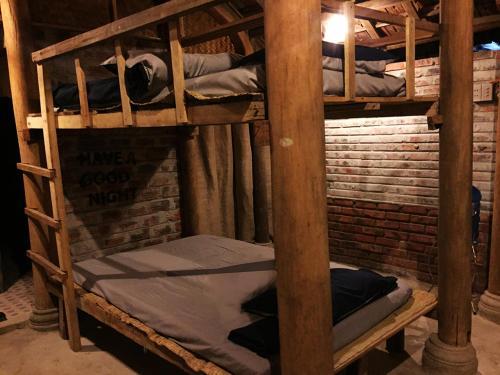 Фонг Ня: A Vietnam Corner Restaurant & Hostel