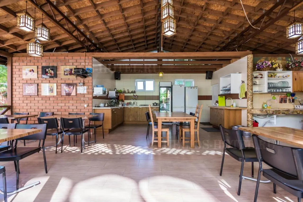 Дивноморское: Guest House Gelios